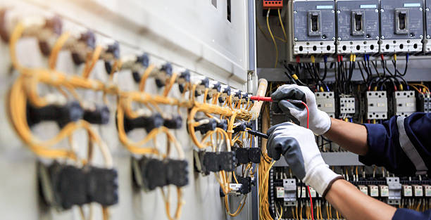 Professional Electrician technician working in Ingalls Park, IL